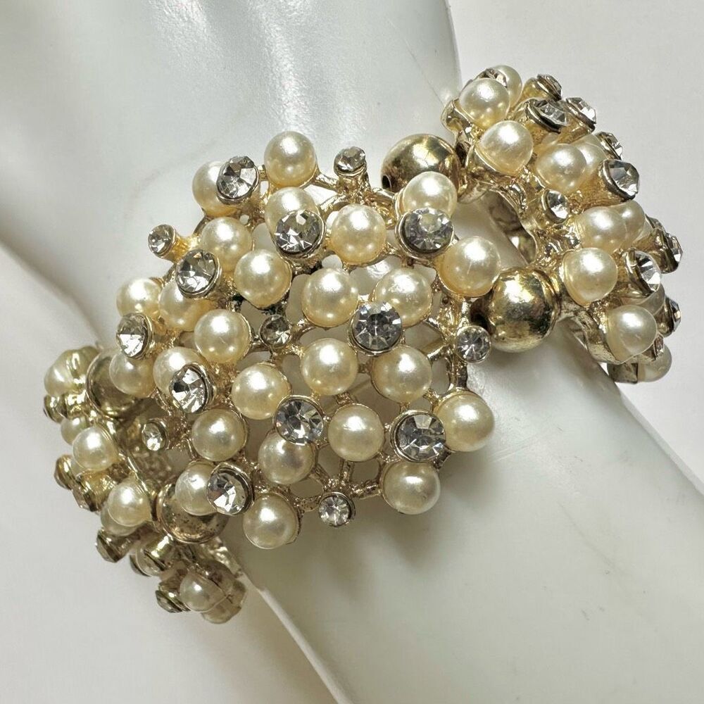 Faux pearl gold tone rhinestone stretchy bracelet